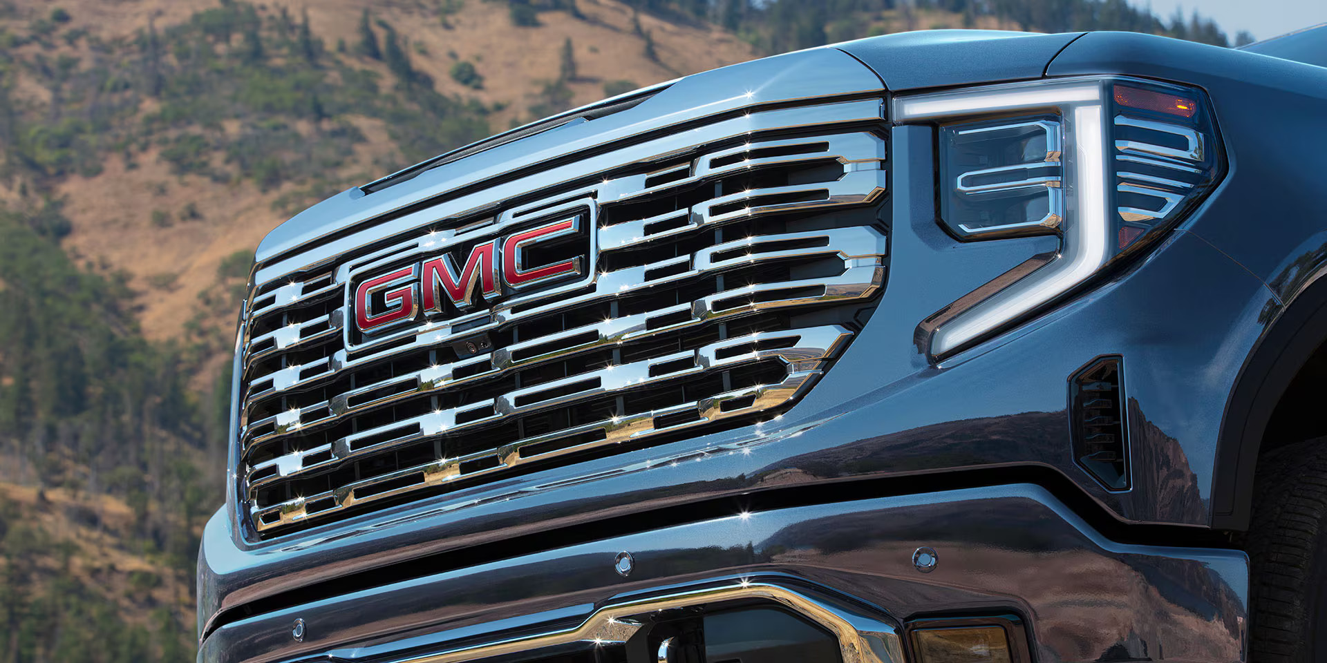 Front exterior of a 2025 GMC Sierra-1500 in Mayfield, KY