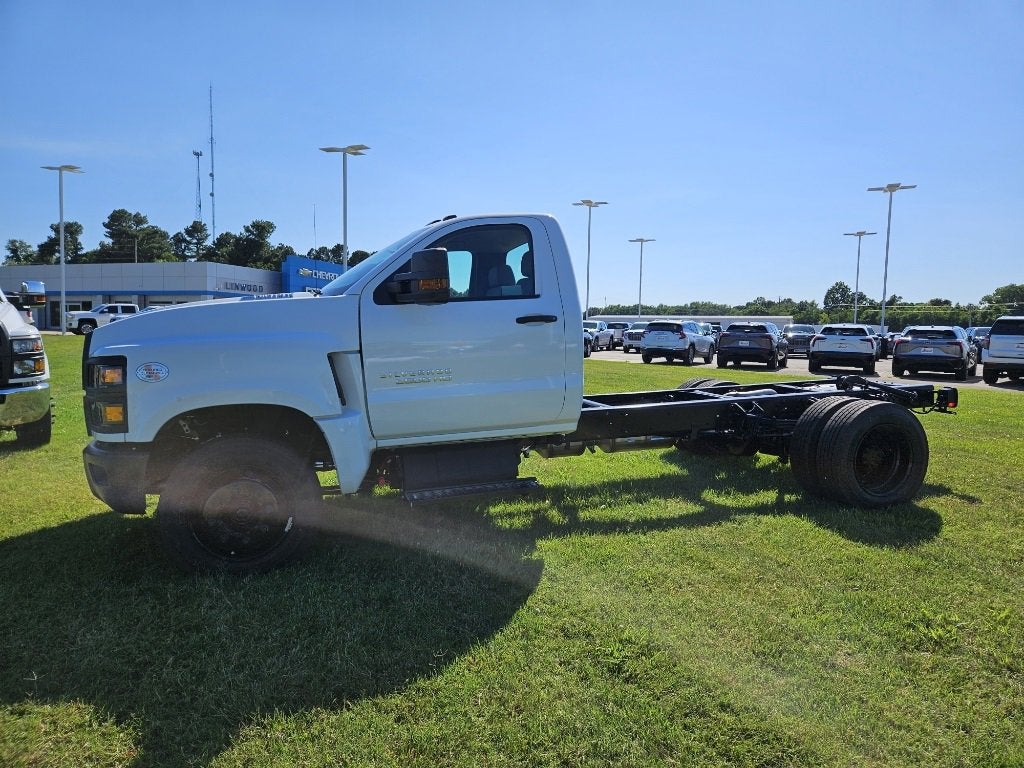 2024 Chevrolet Silverado 5500 HD Work Truck