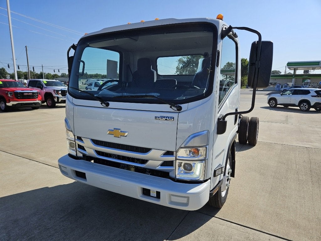 2025 Chevrolet Low Cab Forward 4500 Base