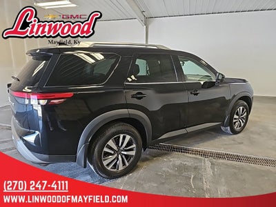 2023 Nissan Pathfinder SL