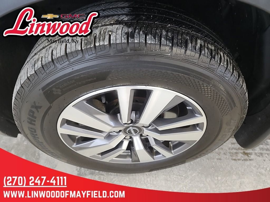 2023 Nissan Pathfinder SL