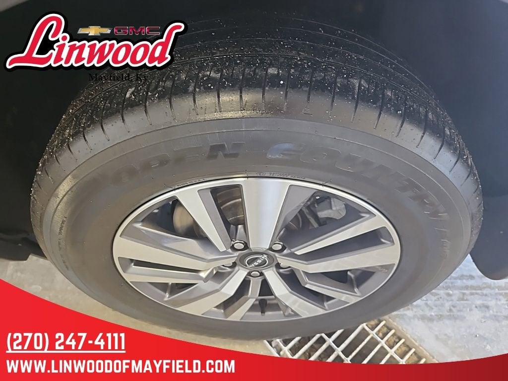 2023 Nissan Pathfinder SL