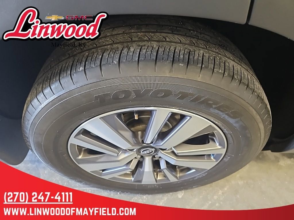 2023 Nissan Pathfinder SL