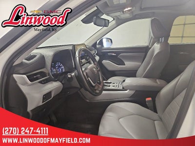 2022 Toyota HIGHLANDER Base
