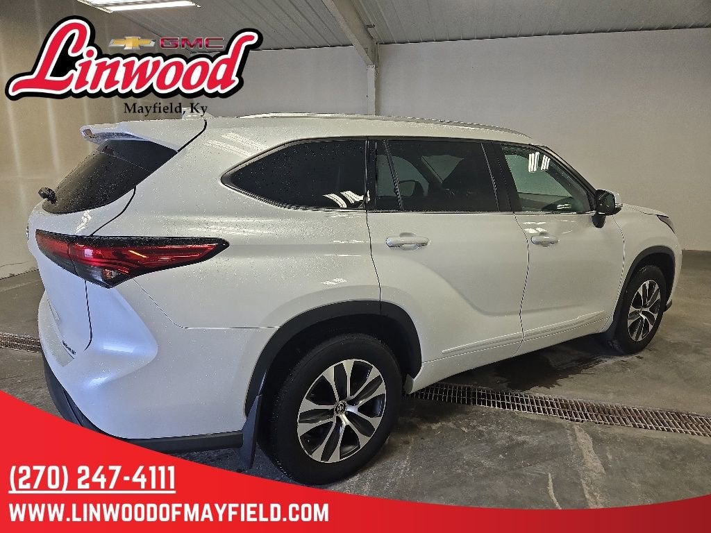 2022 Toyota HIGHLANDER Base