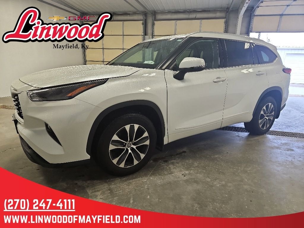 2022 Toyota HIGHLANDER Base